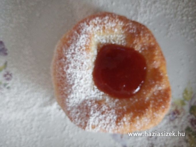 Farsangi szalagos fánk