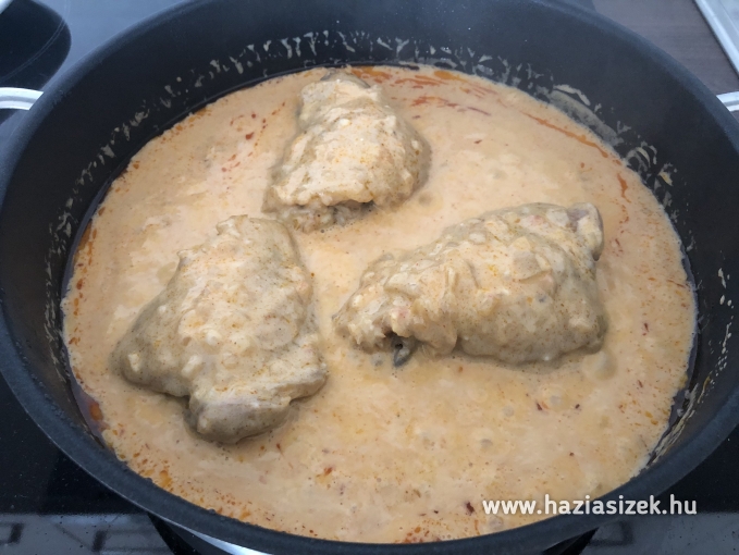 Tejfölös csirkepaprikás