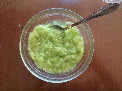 Klasszikus hagymás uborkasaláta ecetesen