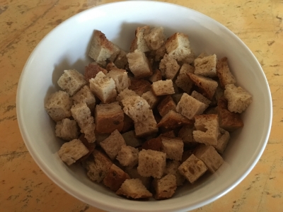 Pirított kenyérkocka